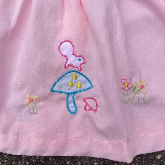 Vintage 80s Pink Nature Squirrel on a Mushroom Top Kids Sz 0-6M - Picture 3 of 5